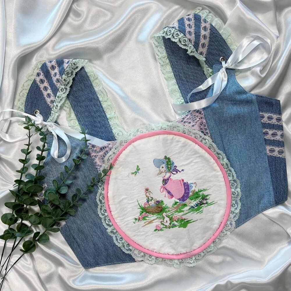 Upcycled Denim Corset Top – Vintage Embroidery & Lace Cottagecore Aesthetic